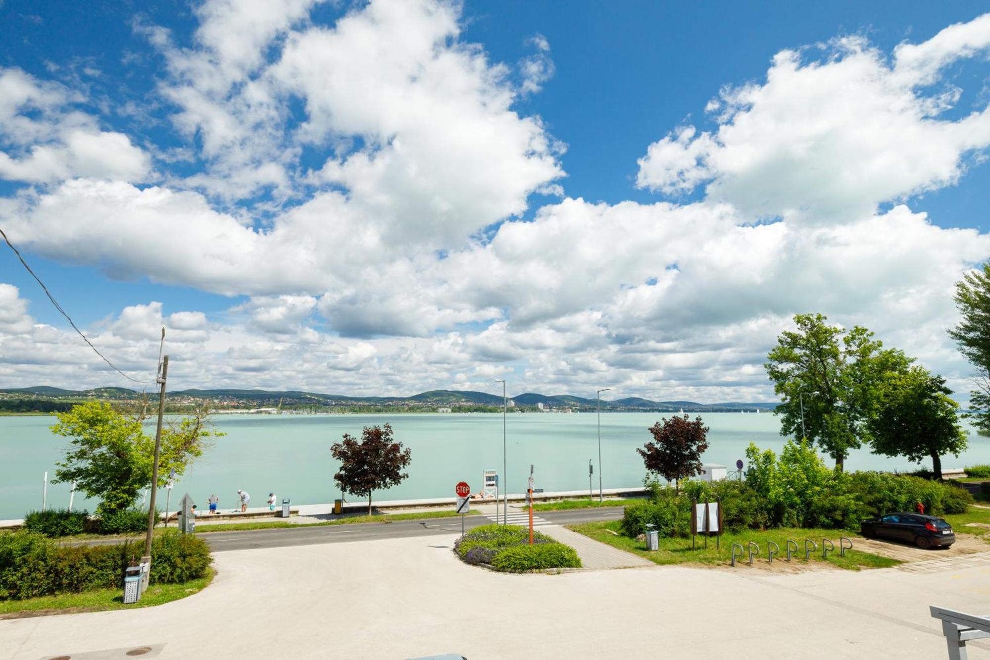 Lepke Apartmanház és Étterem Tihany Exterior foto