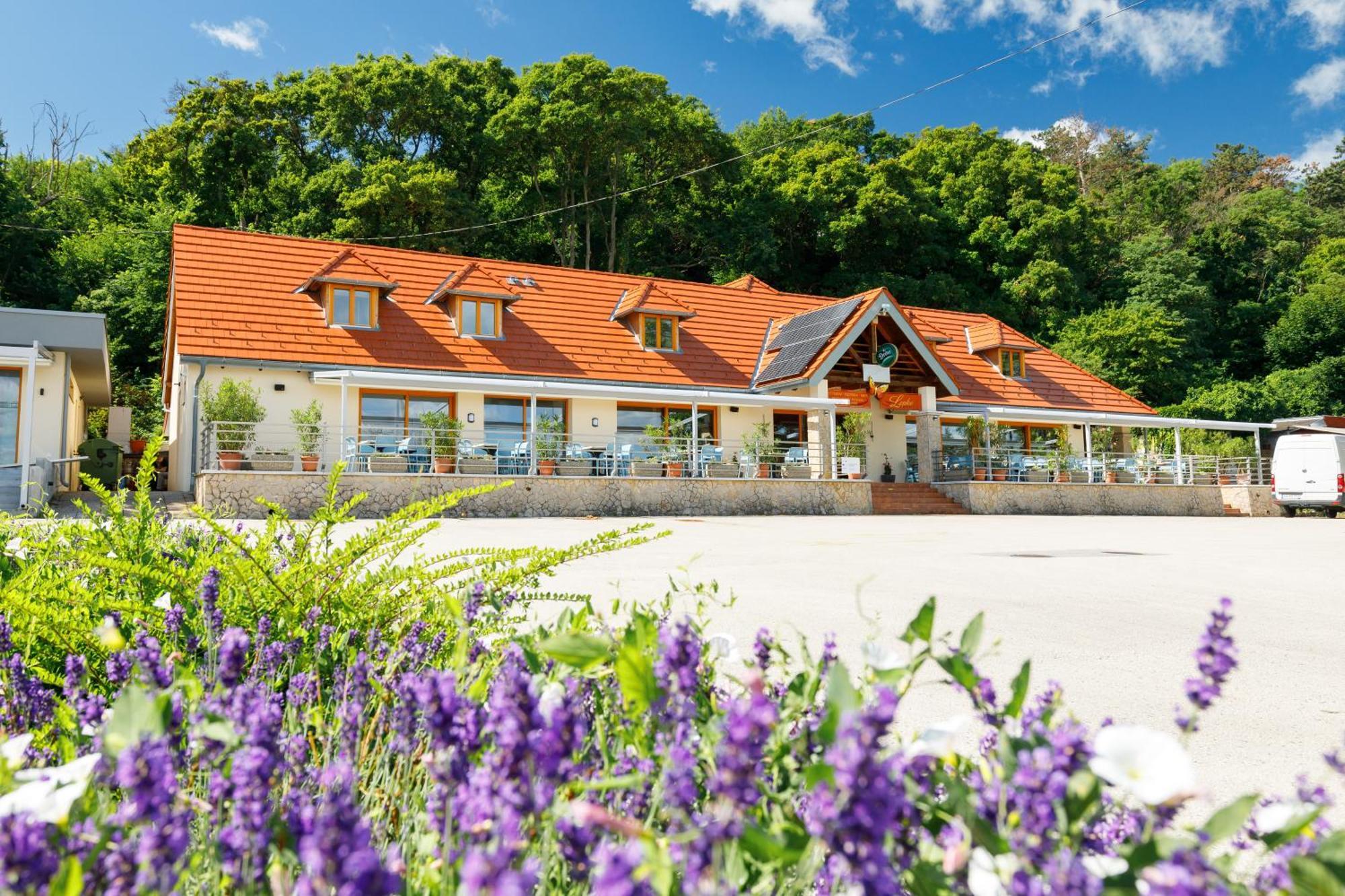 Lepke Apartmanház és Étterem Tihany Exterior foto